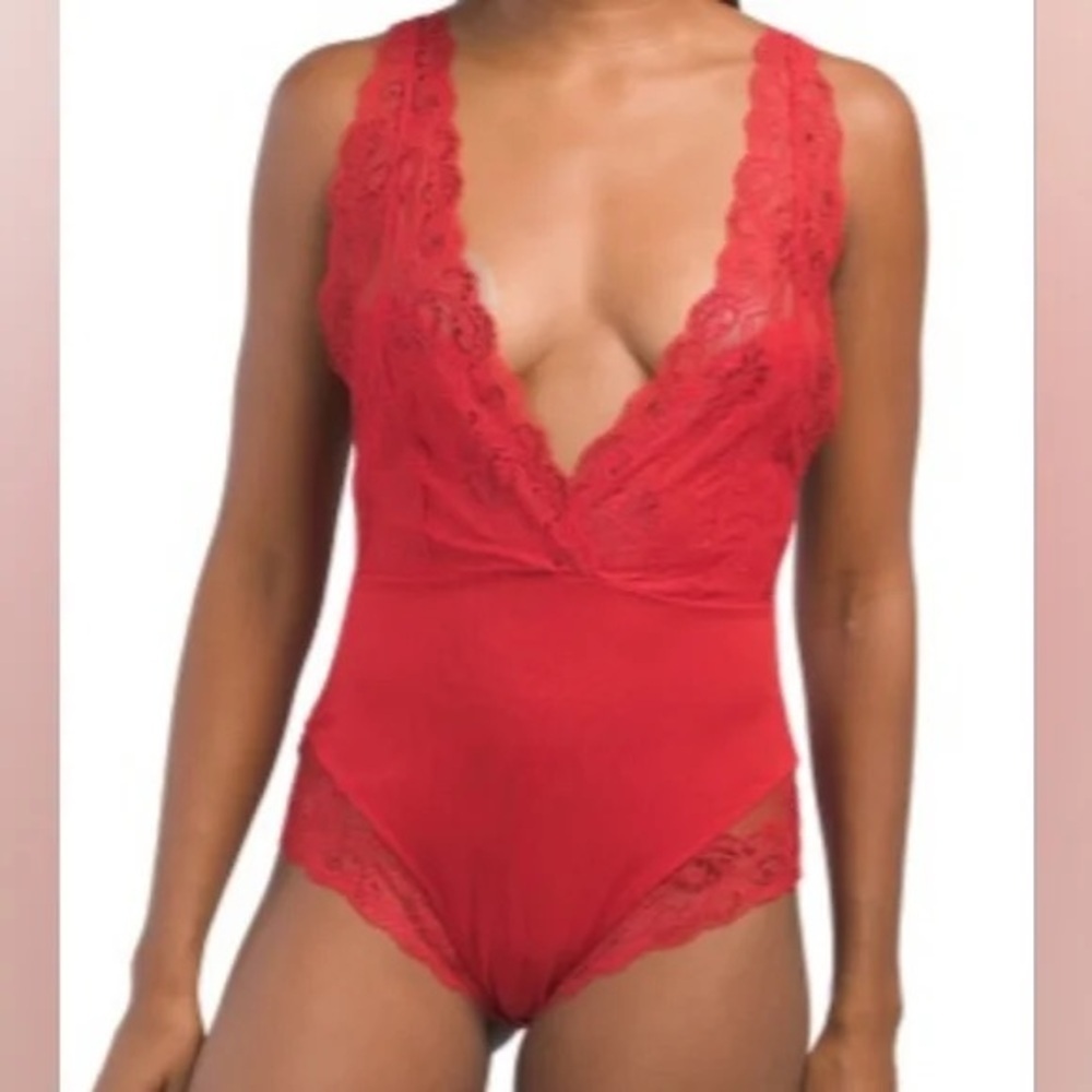 ❄️ MARILYN MONROE | Deep V-neck Lace Bodysuit Medium